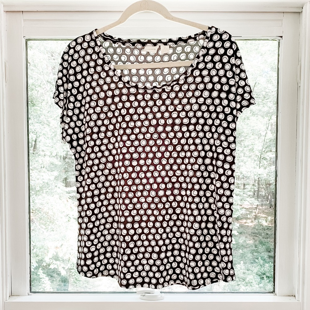 Chicos Size 2 Black and White Scoop Neck Short Sleeve Top